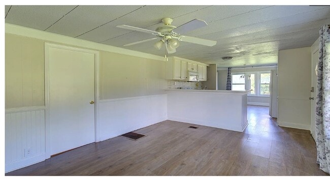 Foto del edificio - Spacious 3/1 Mobile Home Available for Rent!