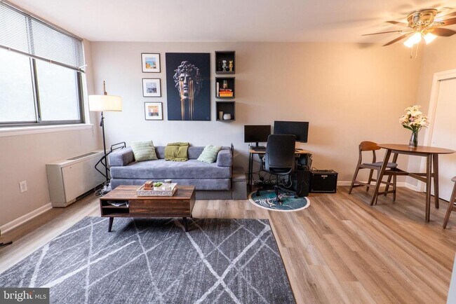 Foto del edificio - 4401 Cherry Hill Rd