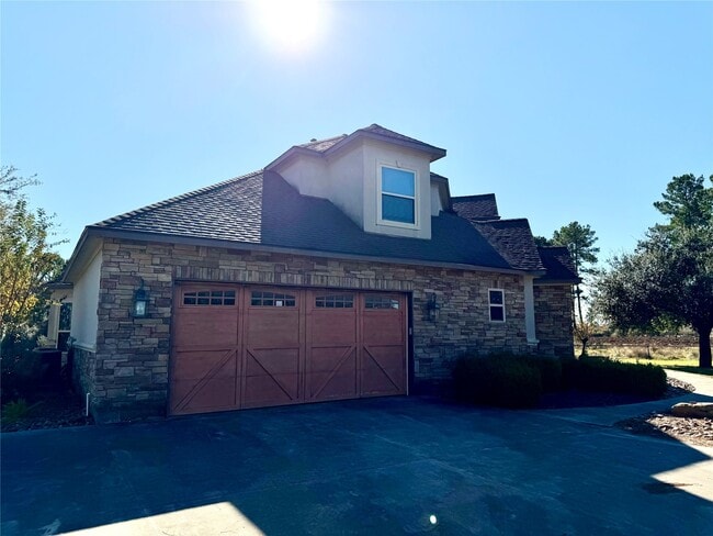 Building Photo - 1631 S Persimmon St