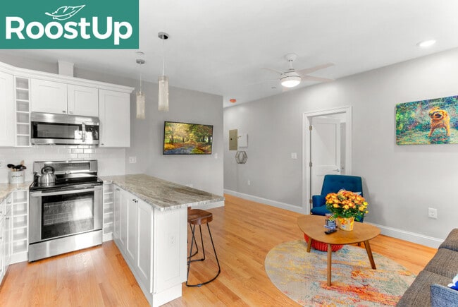 Foto del edificio - Furnished Bedroom with Private Bath in East Boston