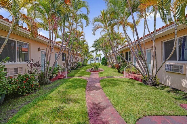 Foto del edificio - 2160 Bay Dr