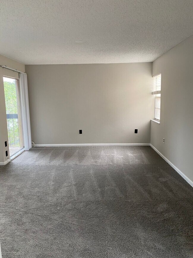 Building Photo - Kimberlea 2 bedroom 1.5 bath unit !