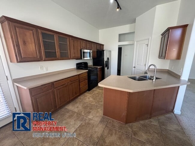 Building Photo - 4 Bedroom near Costco