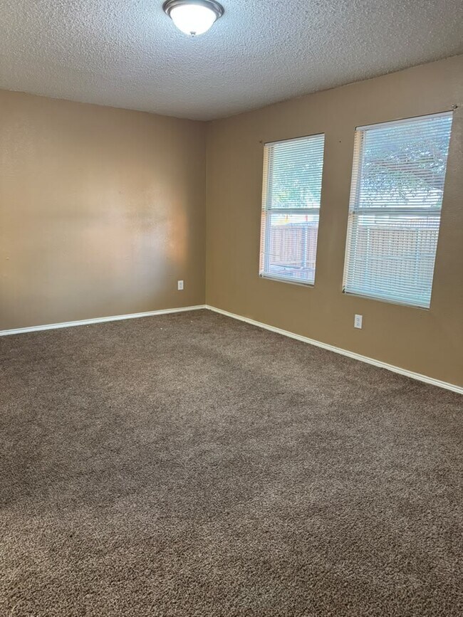 Building Photo - 745 Grambling Dr