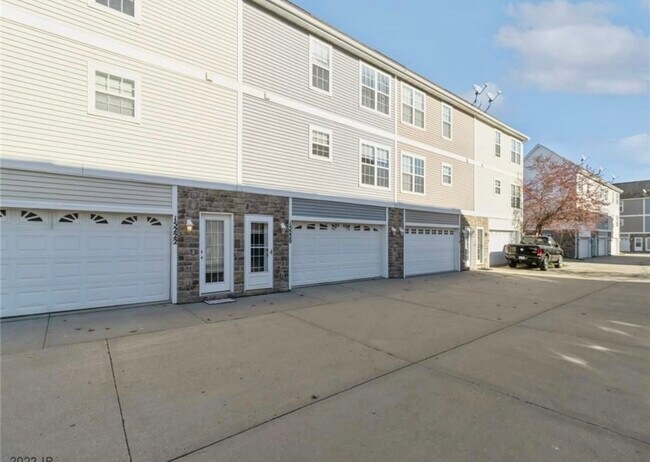 Foto del edificio - 15220 Greenbelt Dr