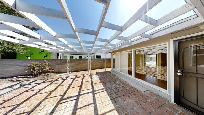 Foto del edificio - 5BD/3BA on Tipton!! Great Backyard w Patio!! (Lease out, pending signatures. Check back in a few ...