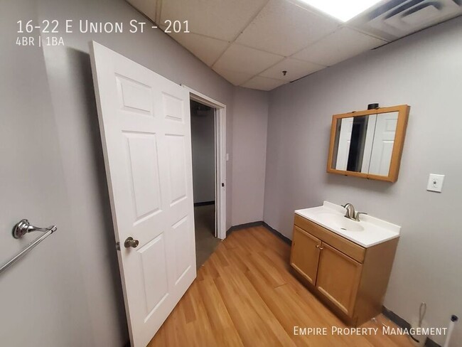 Building Photo - 16-22 E Union St-201