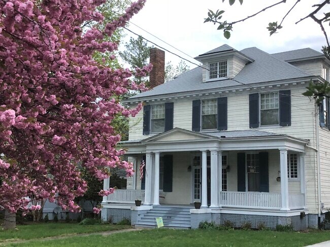 Foto del edificio - 2138 Rivermont Ave