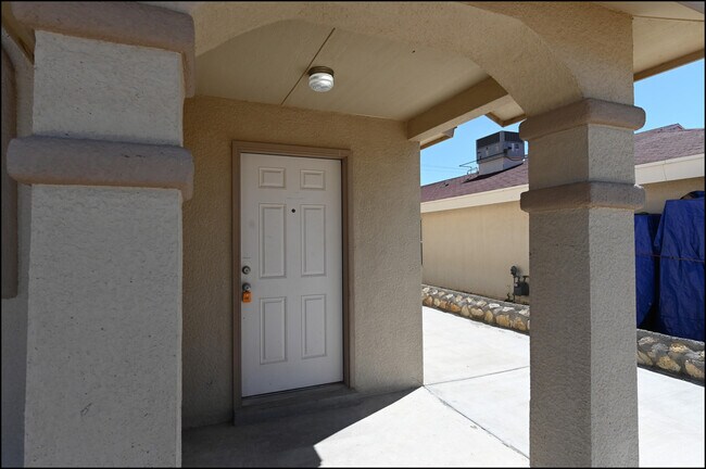 Building Photo - 14260 Honey Point Dr