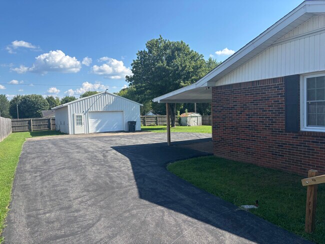 Foto del edificio - 638 Chitwood Dr