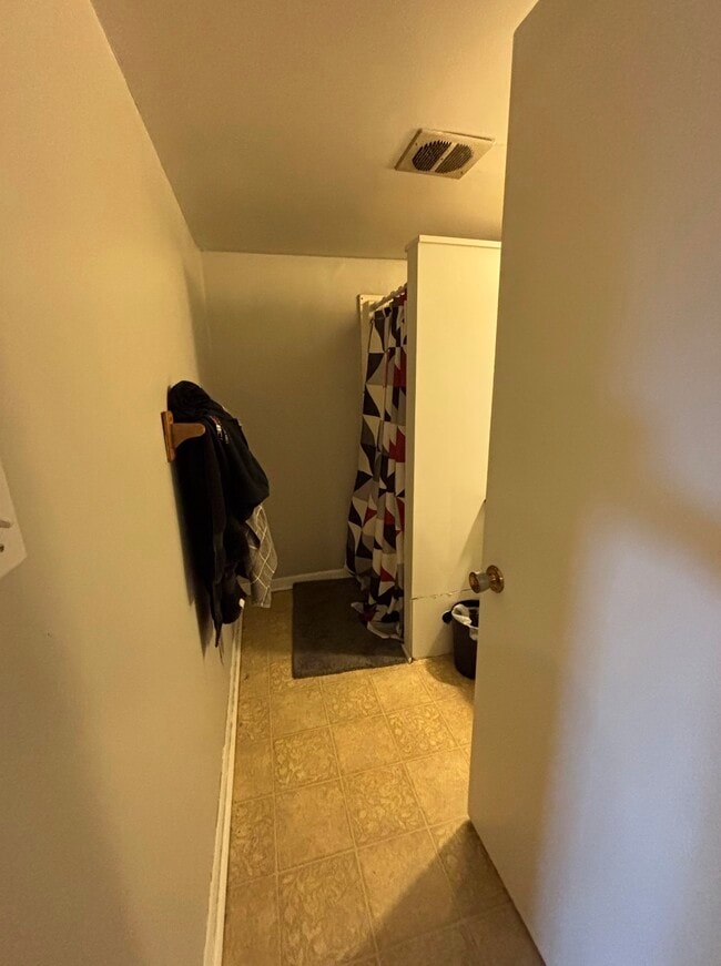 Building Photo - 411 Dodge St