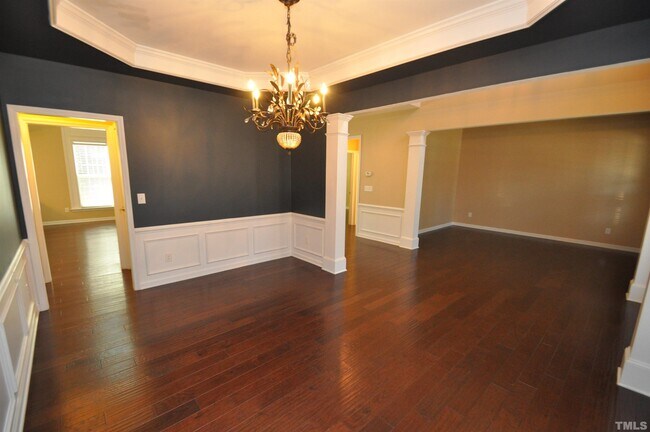 Foto del edificio - 300 Sutton Glen Dr