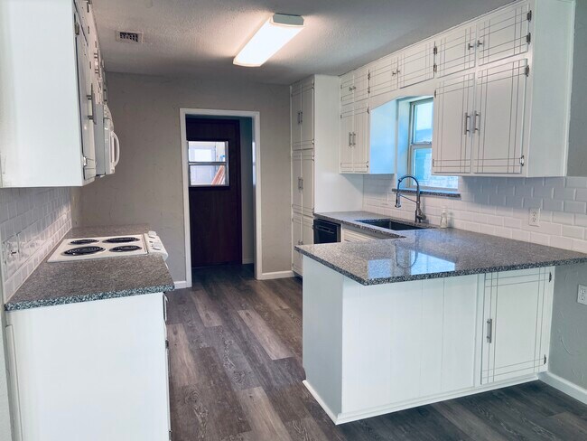 Foto del edificio - 701 Morning Glory Ln