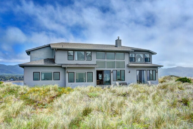 Building Photo - 367 Salishan Dr