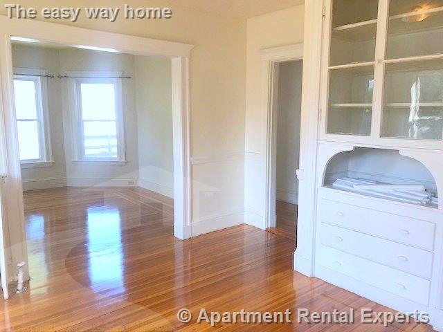 Foto del edificio - Large, on 2 levels, all New Windows, Parki...
