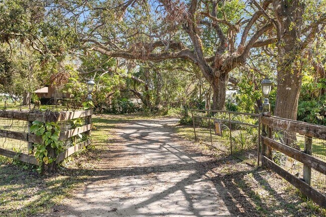 Foto del edificio - 8725 Erie Ln
