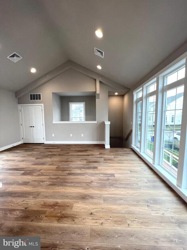 1337 Sharps Dr Unit APT 2, Mechanicsburg, PA 17055 Room for Rent in