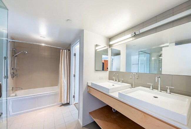 Building Photo - Cozy 2 bedroom in downtown Reno Area!