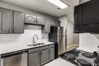 Building Photo - Evaline Apartments