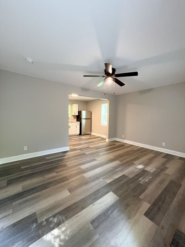 Foto del edificio - Move-In Specials Available! Completely Rem...