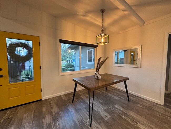 Comida - 195 Murlagan Ave