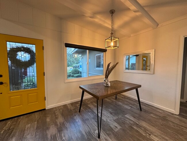 Dining - 195 Murlagan Ave