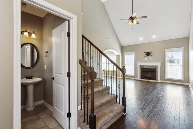 Building Photo - 1275 Golden Eagle Way