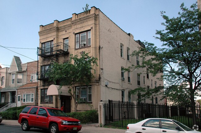 Building Photo - 72-74 Woodlawn Ave