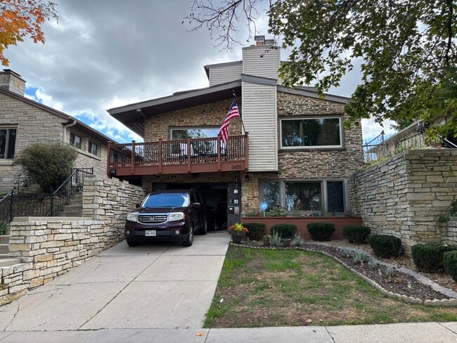 Building Photo - 3455 E Lunham Ave