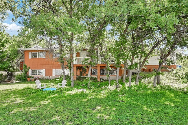 Foto del edificio - 4050 Taylor Ave