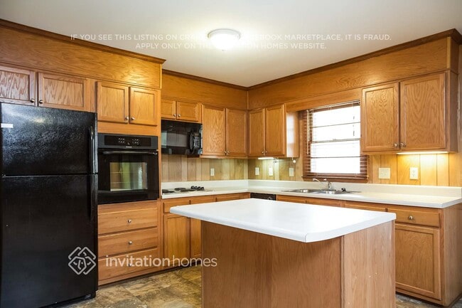 Foto del edificio - 4806 Vickrey Chapel Rd N