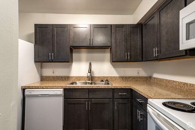 2BR, 1BA - 925SF - Kitchen - Apple Valley Apartments