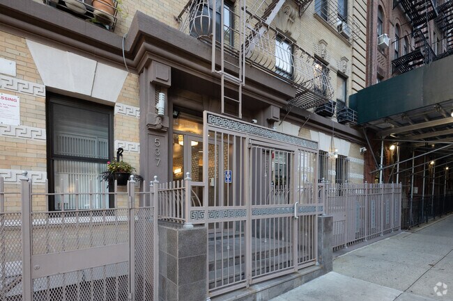 Entrada - 537 W 133rd St