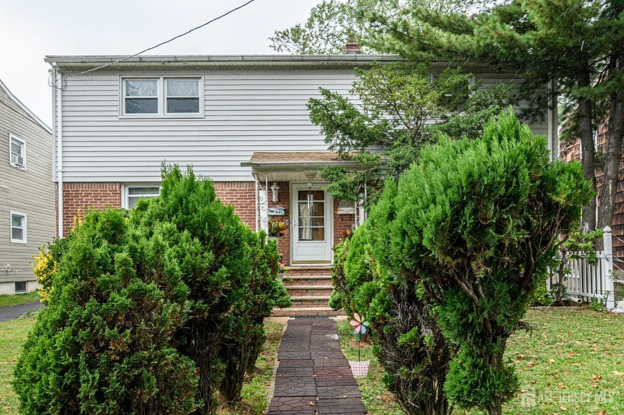 Primary Photo - 2062 Elizabeth Ave
