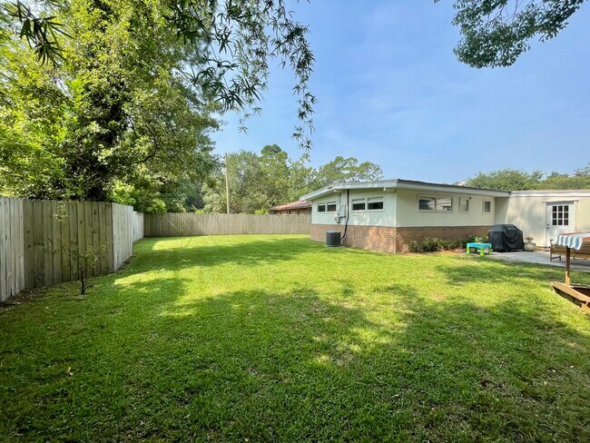 Building Photo - 2249 Mason Dr