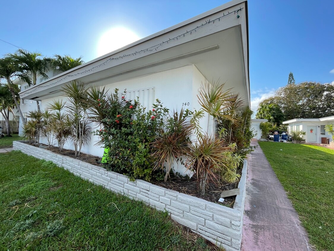 Primary Photo - 740 83rd St