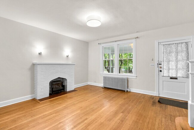 Foto del edificio - 3 Bed 2 Bath - Glover Park Row Home - Fini...