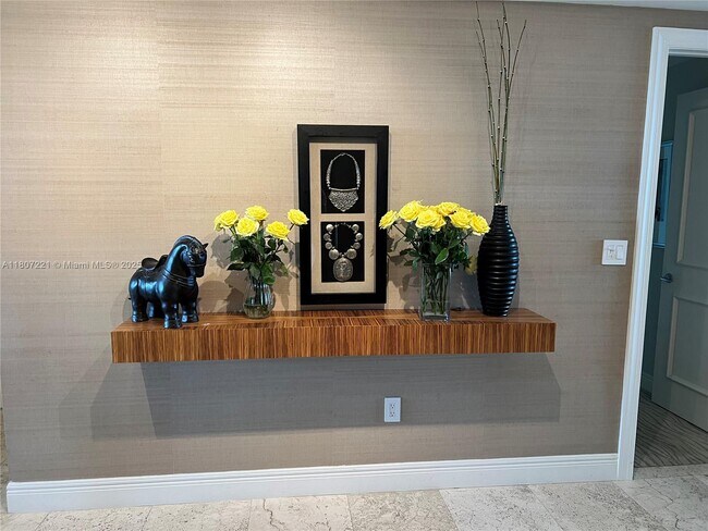 Foto del edificio - 785 Crandon Blvd