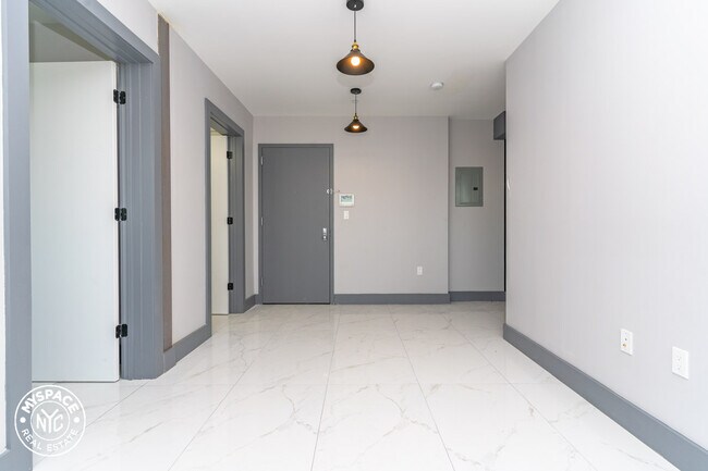 Foto del edificio - 1470 Eastern Pkwy