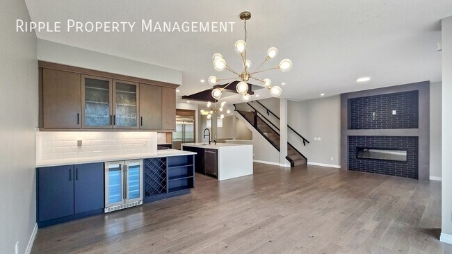 Building Photo - Fantastic 7 Beds, 3.5 Baths Single- Family...