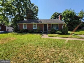 Building Photo - 6205 Yosemite Dr
