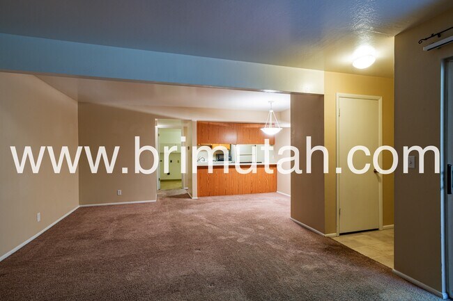 Foto del edificio - 4836 Highland Cir