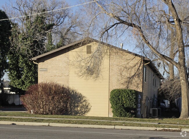 Building Photo - Bristle Pines Apartments