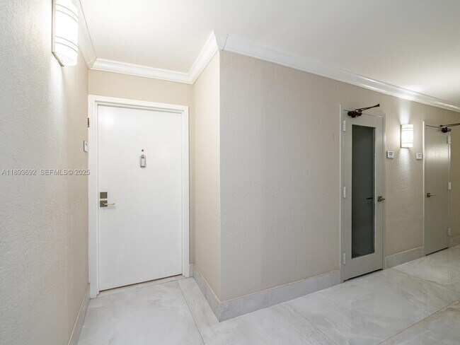 Foto del edificio - 2401 S Ocean Dr