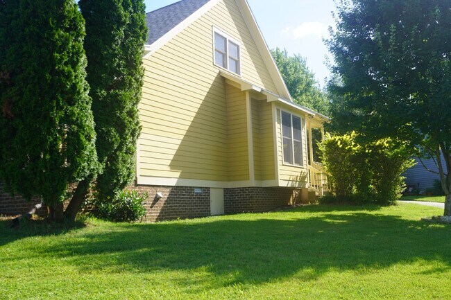 Building Photo - 712 Mt Vernon Dr