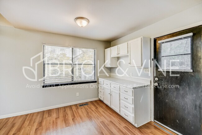 Foto del edificio - 851 25th Ave NE