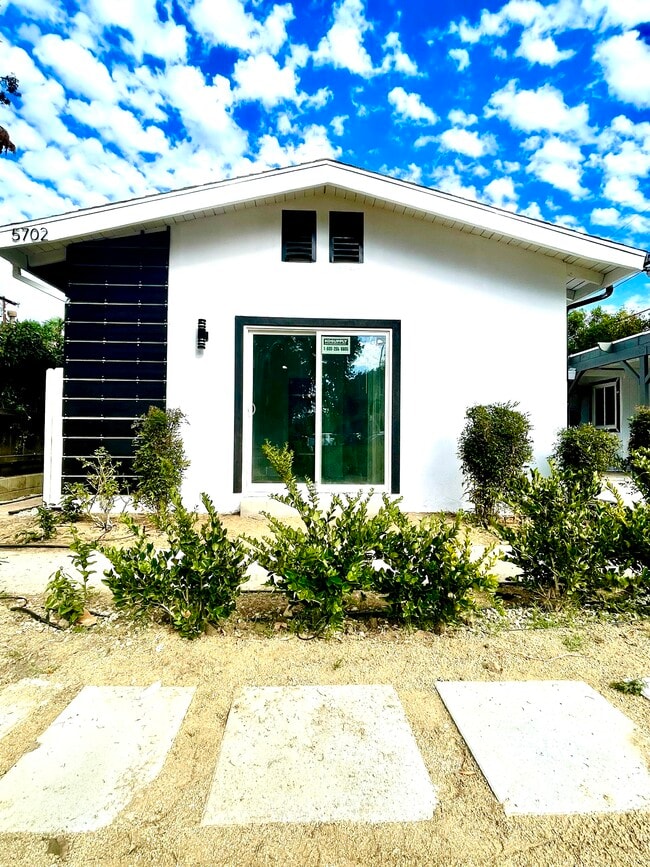 Foto del edificio - 5700 Vanalden Ave