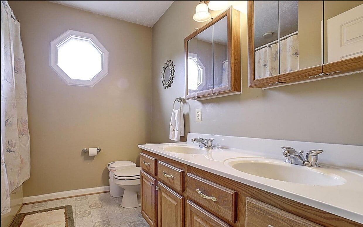 Building Photo - 7445 Carver Rd