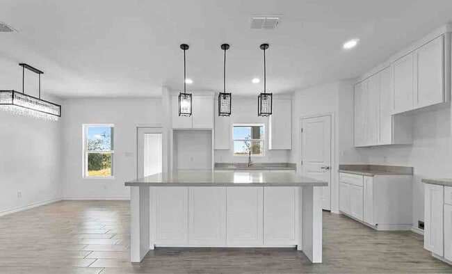 Building Photo - 15688 Primera Rd