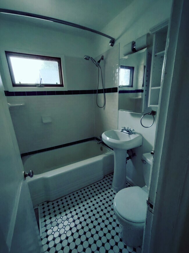 Foto del edificio - 1611 Person Ct